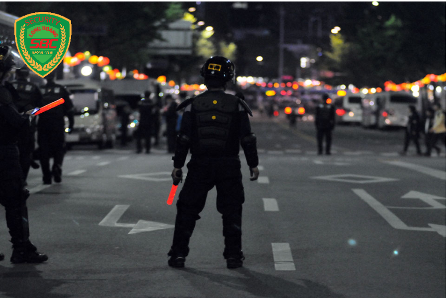 Bảo Vệ Ban Đêm Nhiều Gian Nan Nguy Hiểm Nhưng Vẫn Hoàn Thành Nhiệm Vụ